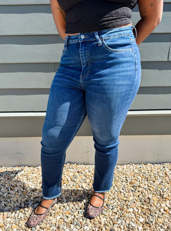 Vervet Leona Super High Rise Slim Straight Jeans